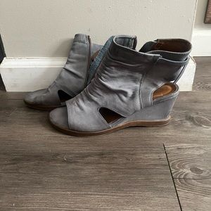 MIZ MOOZ zip up sandal wedge